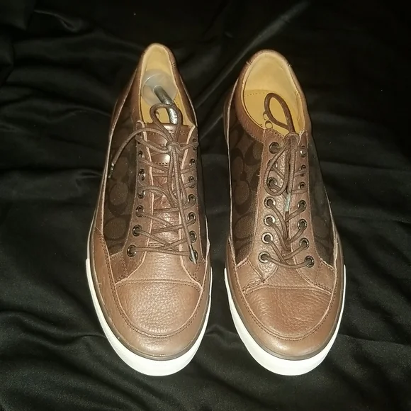 Coach | Shoes | Coach Men Leather Shoe Sz 1 | Poshmark display picture 1